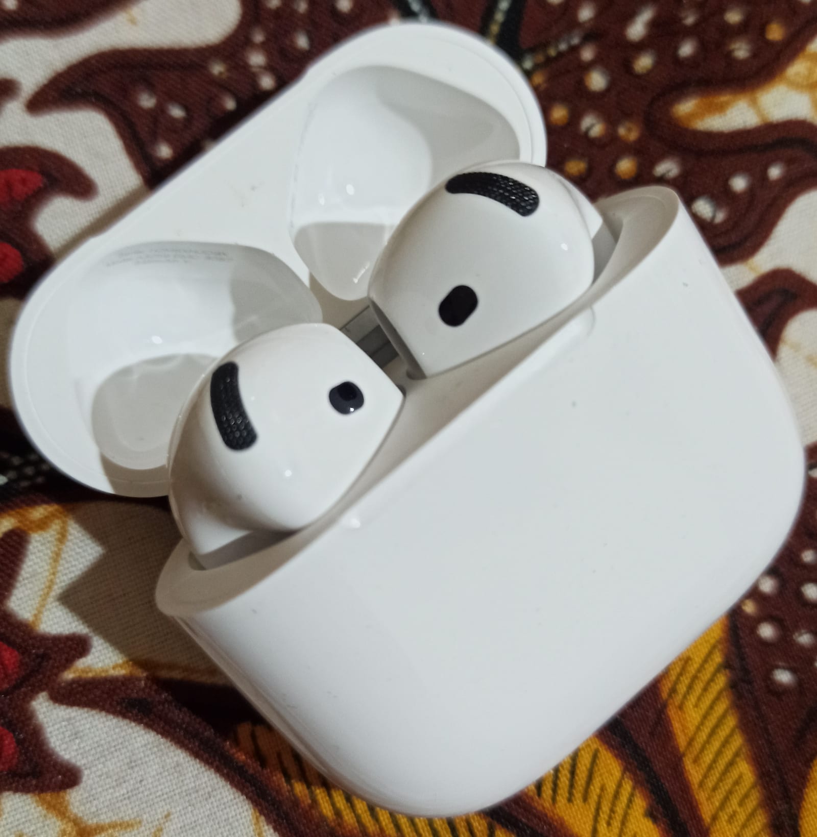 AirPods 4 (Chống Ồn ANC), mặt trước