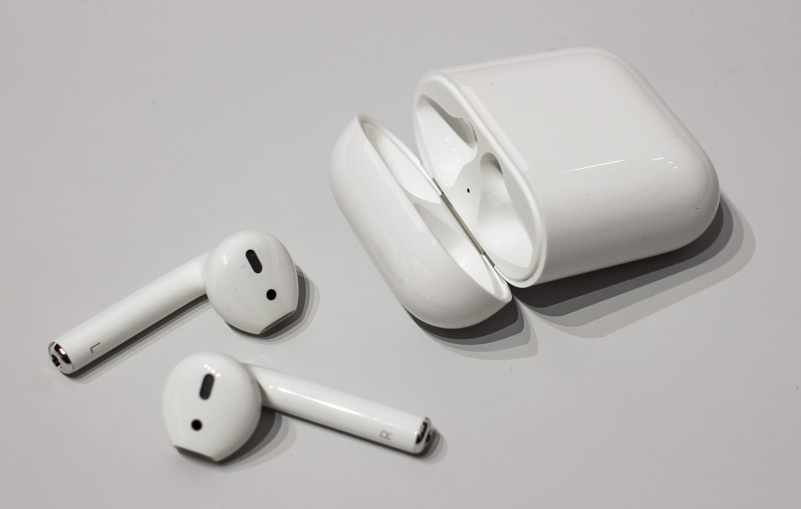 AirPods 4 Tiêu Chuẩn, mặt trước