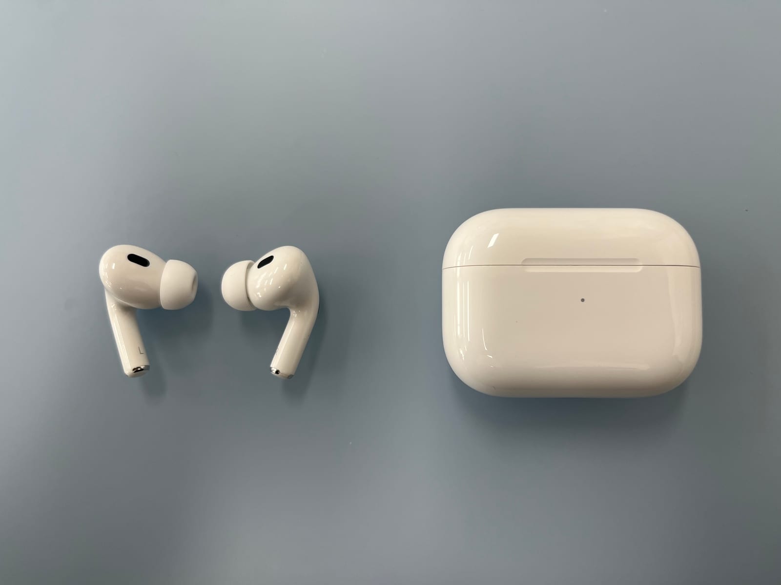 AirPods Pro (Thế hệ 2), mặt trước