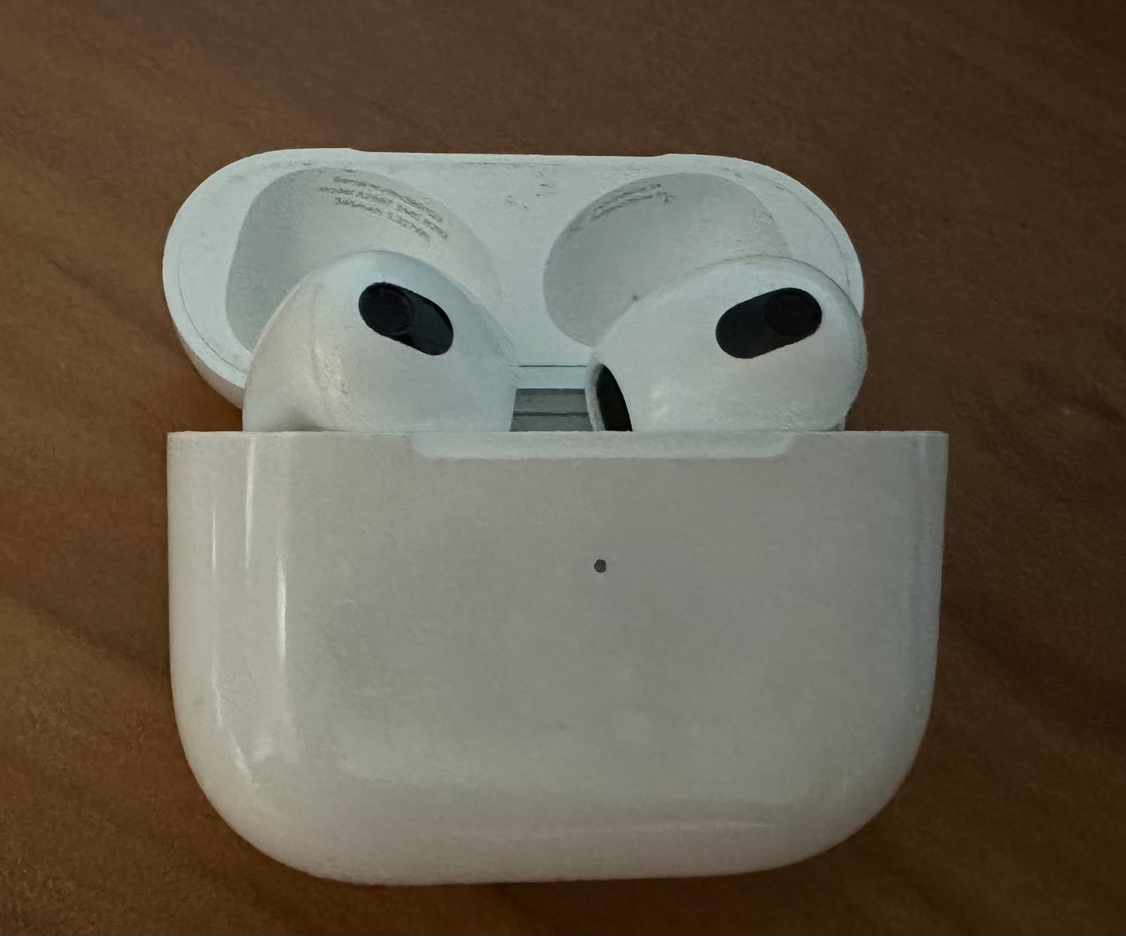 AirPods (Thế hệ thứ 3), mặt trước