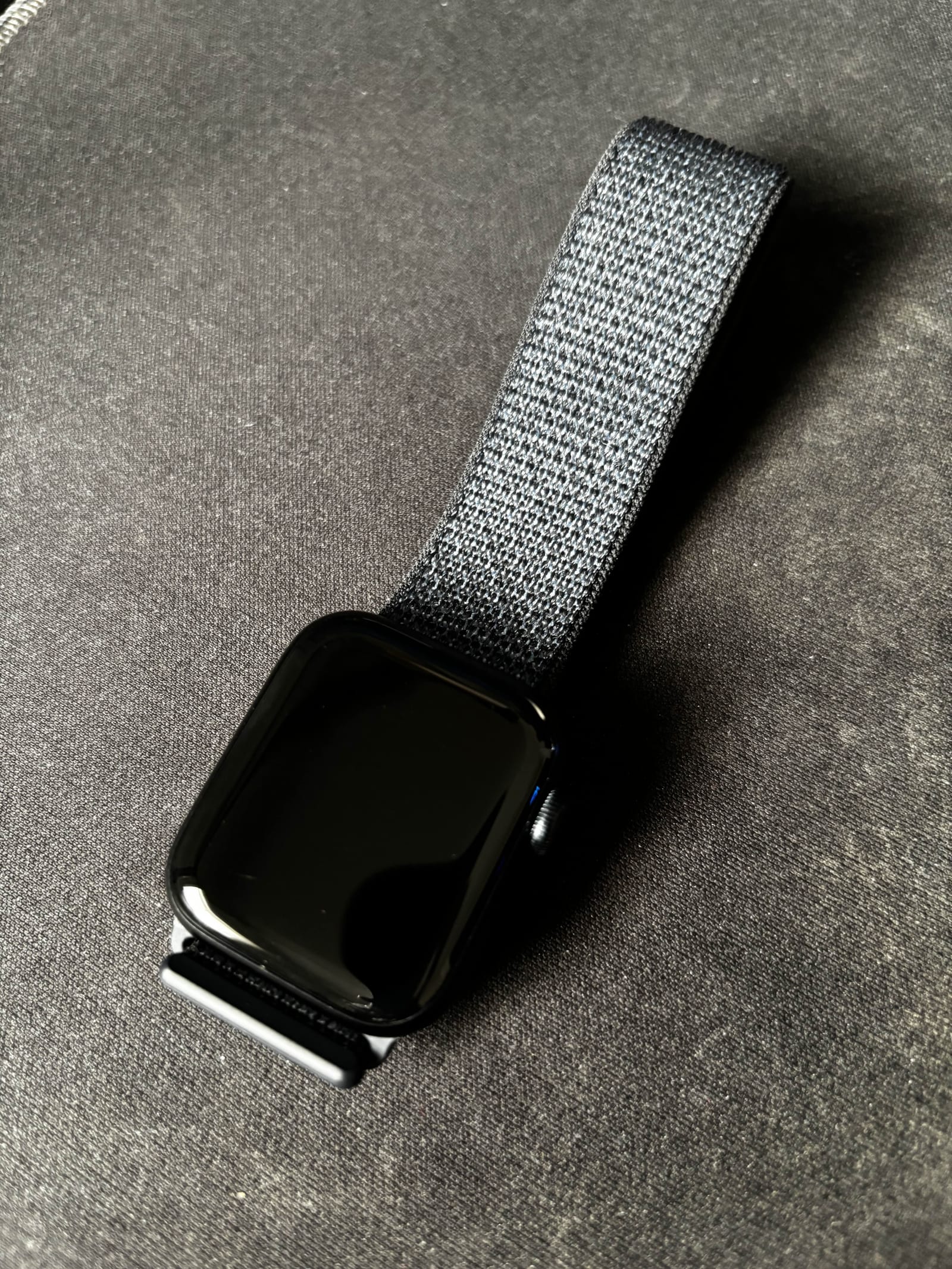 Apple Watch SE (Gen 2), mặt trước
