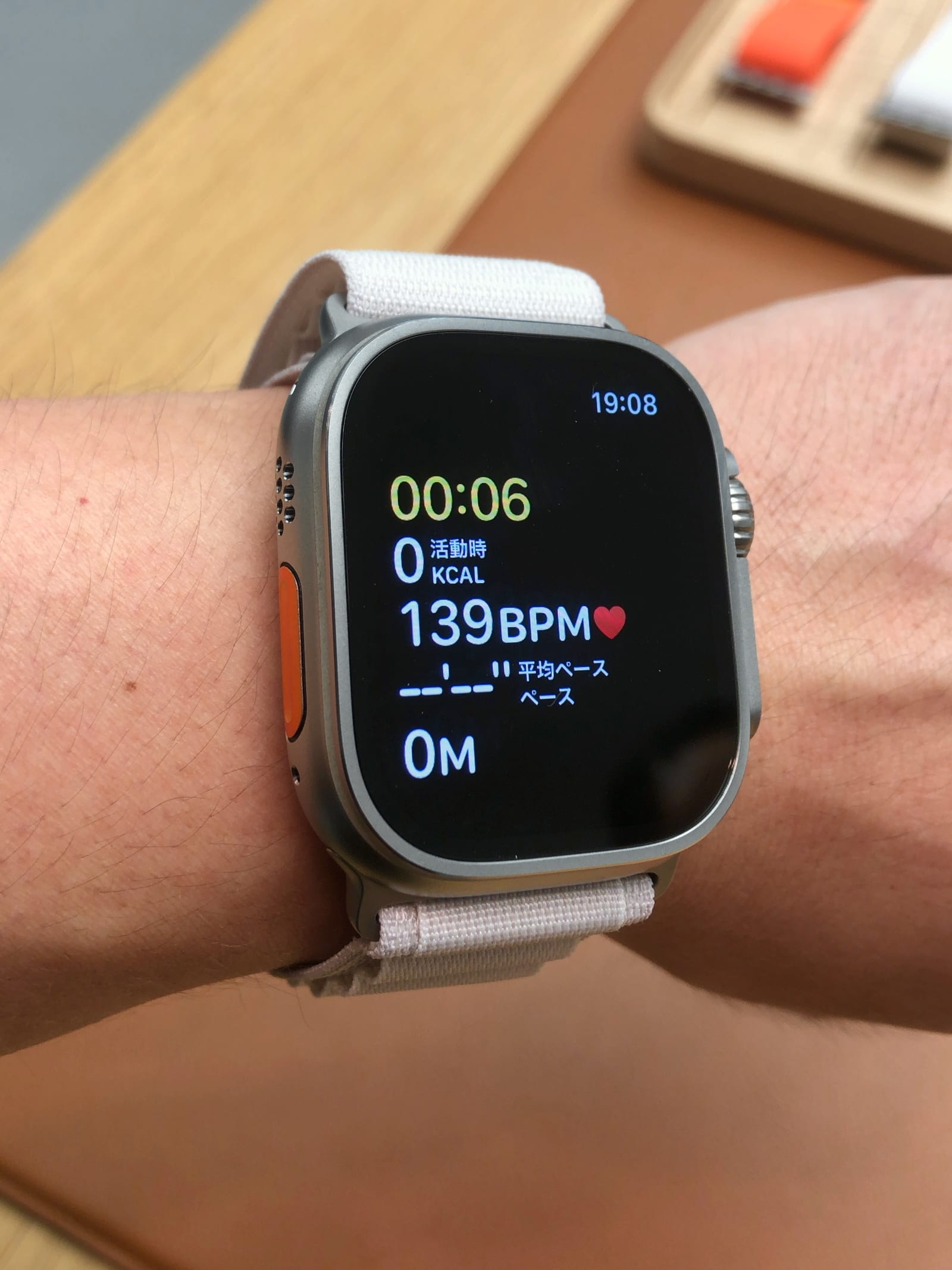 Apple Watch Ultra 2, góc nghiêng