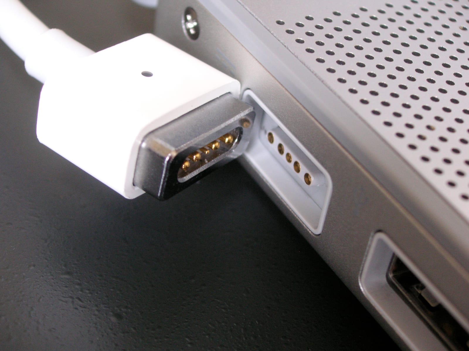 Đế Sạc MagSafe Apple 25W, mặt trước