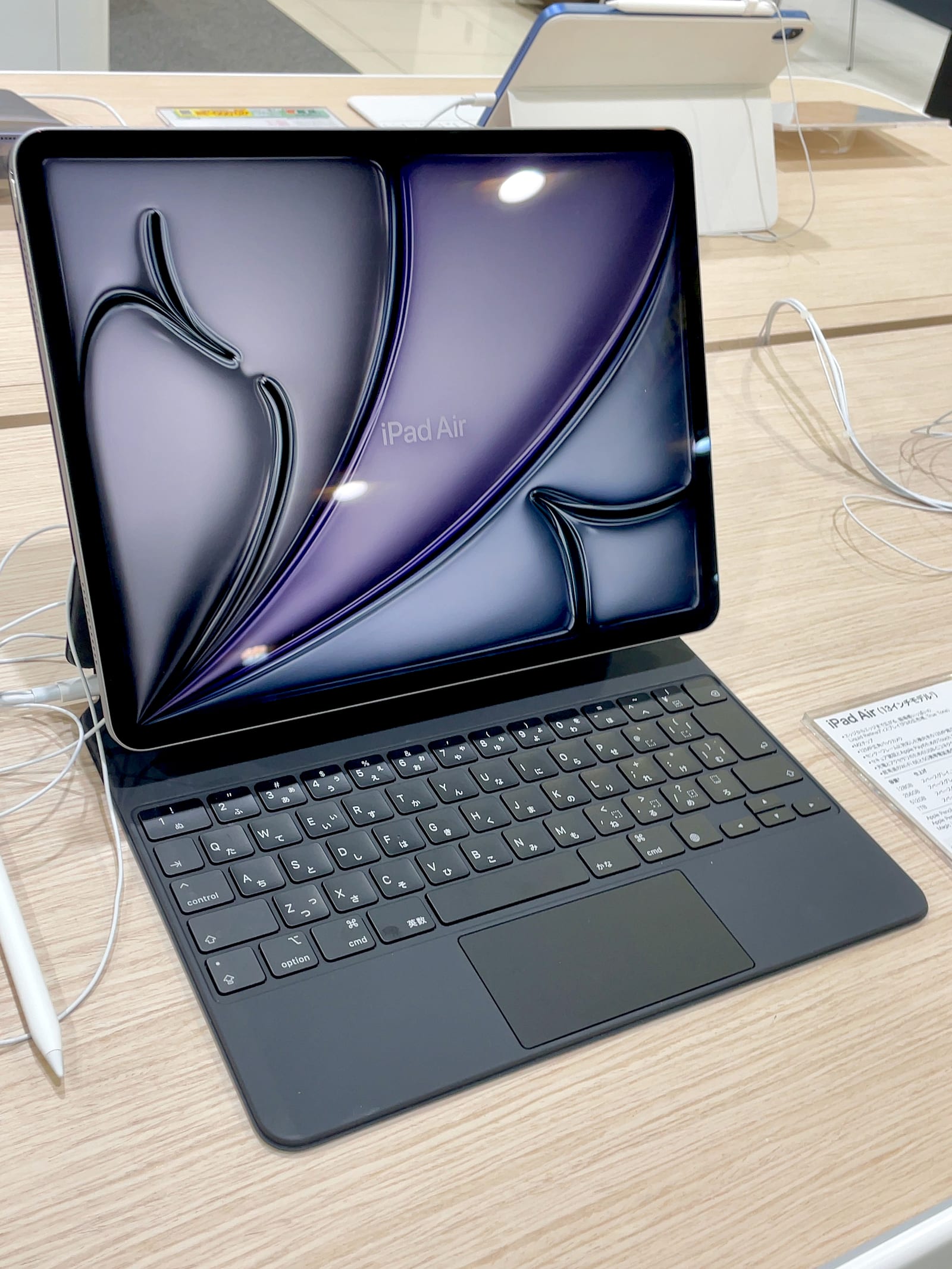 iPad Air M2 11" & 13", góc nghiêng