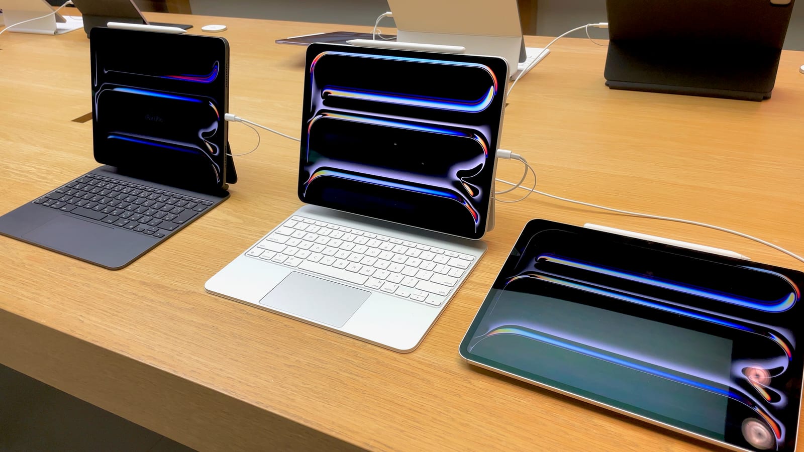 iPad Pro M4 11" & 13", góc nghiêng