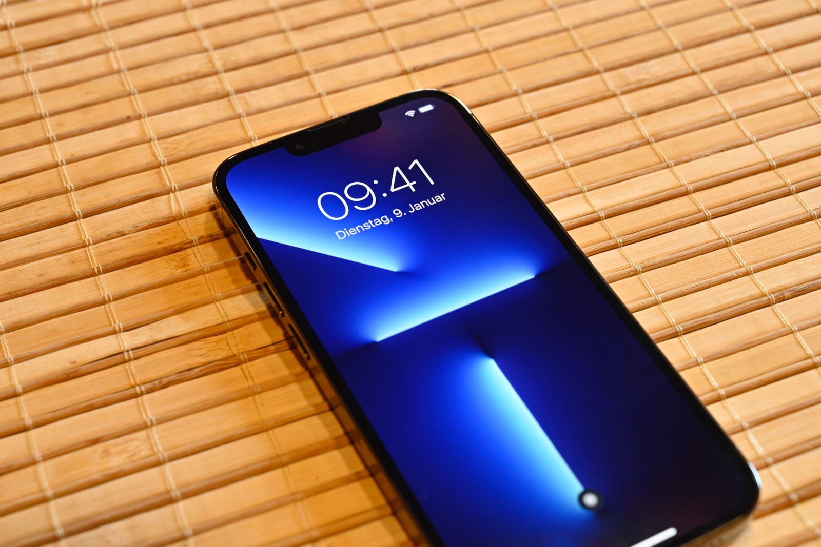 iPhone 13 128GB (máy cũ) màu Xanh Midnight, mặt sau