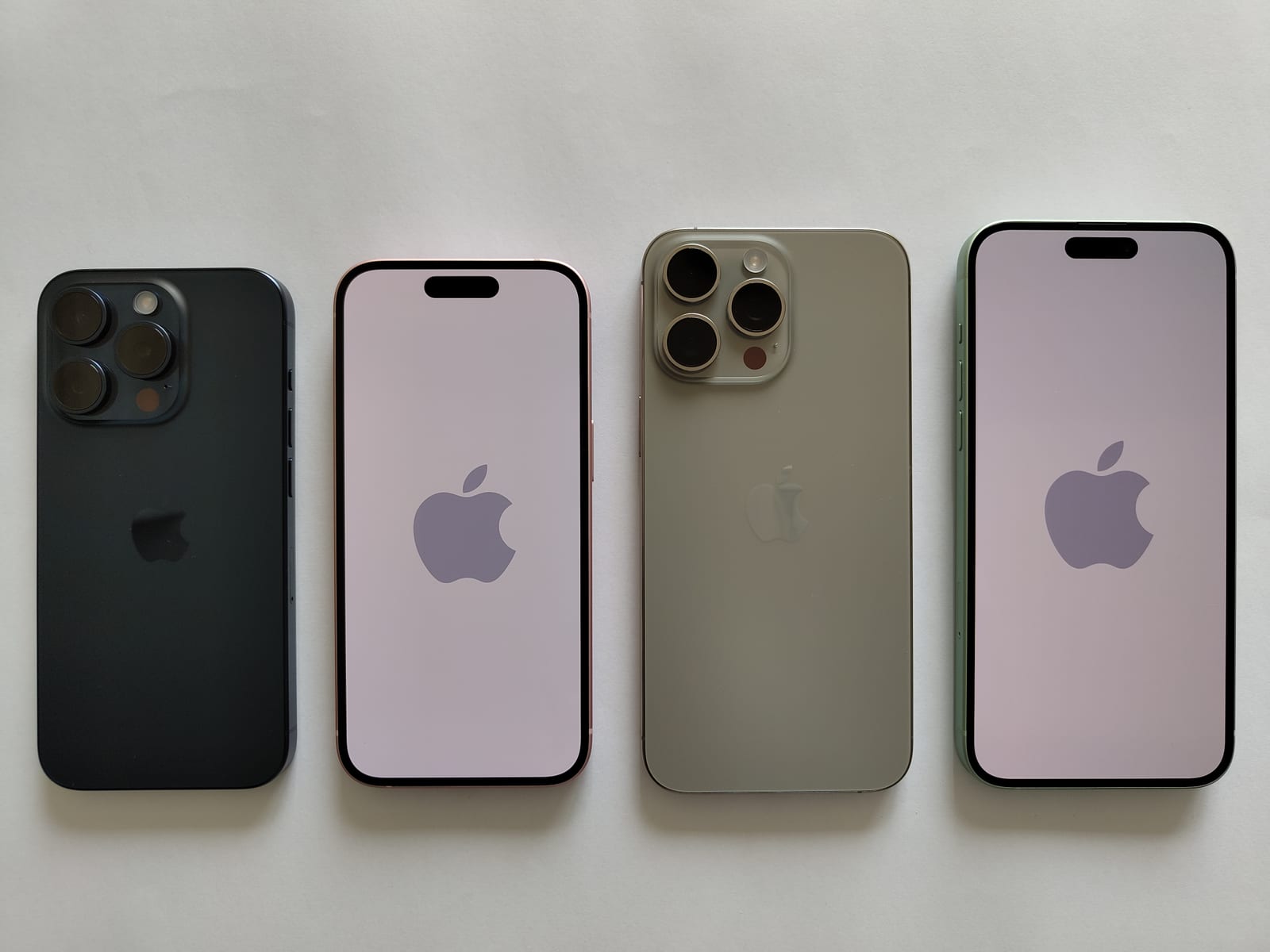 iPhone 15 Pro Max 256GB (máy cũ) màu Titan Xanh, mặt sau
